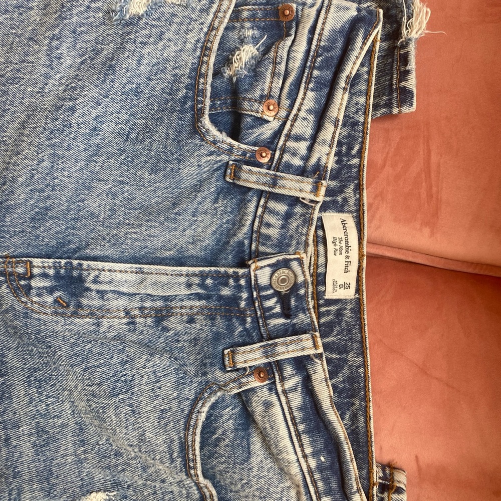 ✨ High Rise Mom Jean ✨ - Picture 4 of 7